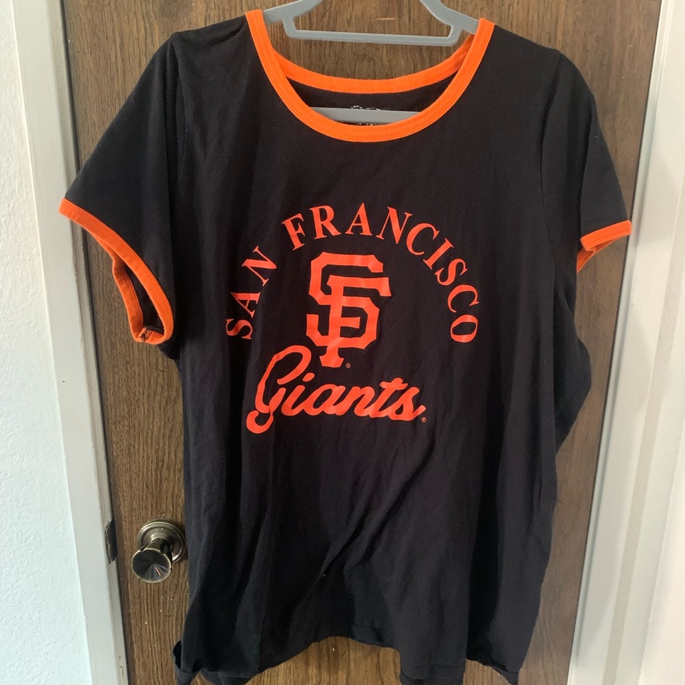 Torrid size 4 SF Giants shirt